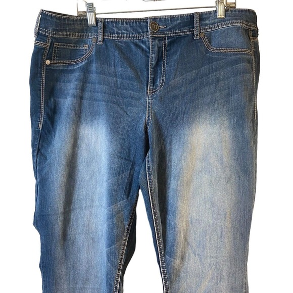 Maurices Jeans Women Size 20 Reg Embroidered Pockets Casual Distressed High Rise - Picture 10 of 13